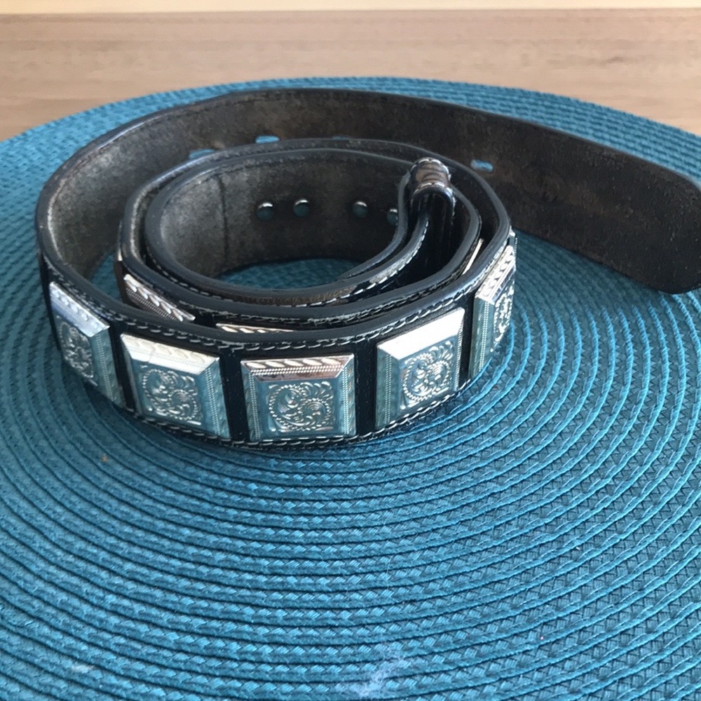 JD Leather distresses belt.